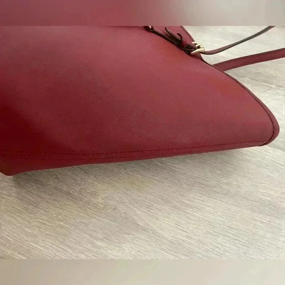 MICHAEL KORS Jet Set Leather Cherry Laptop Large Tote Handbag - Picture 7 of 10